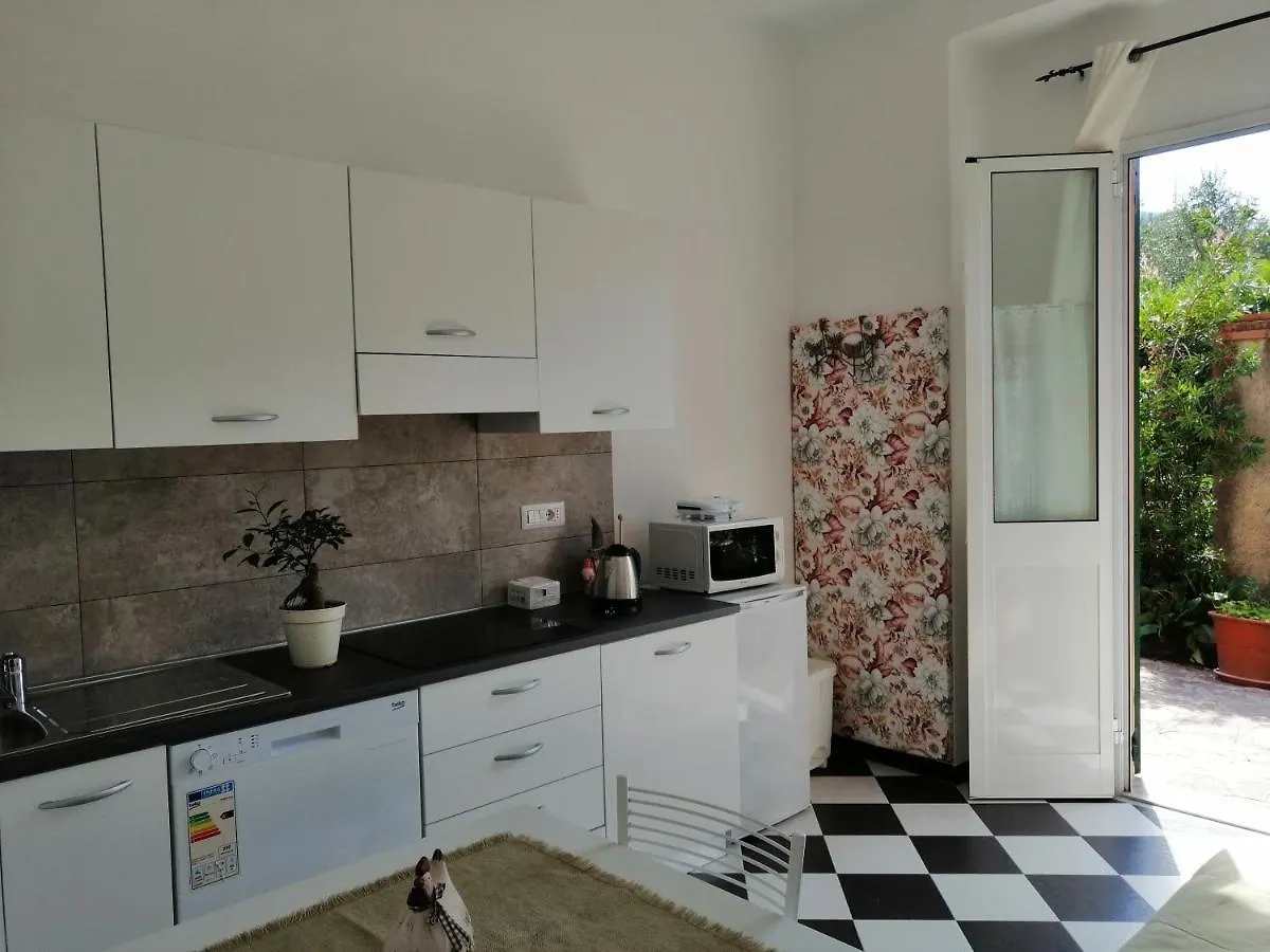 Affittacamere Mariella Λεβάντο 0*,