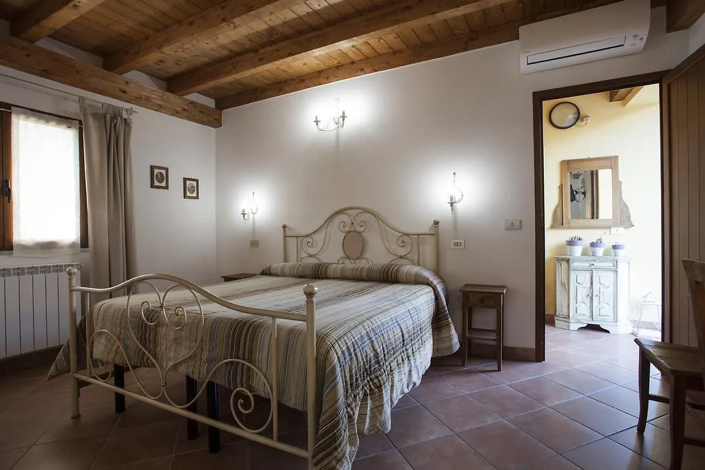 Affittacamere Mariella Λεβάντο Bed and Breakfast