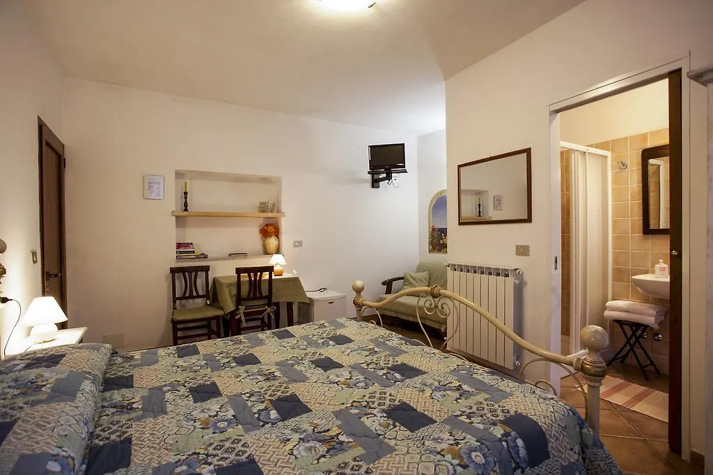 Bed and Breakfast Affittacamere Mariella Λεβάντο Ιταλία