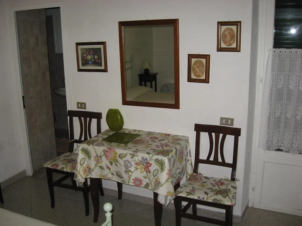 Affittacamere Mariella Λεβάντο Bed and Breakfast